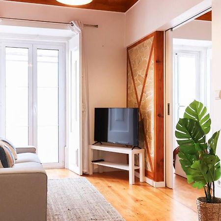 Vita Portucale ! Campo Ourique Design W/ Balcony Lisboa Ngoại thất bức ảnh