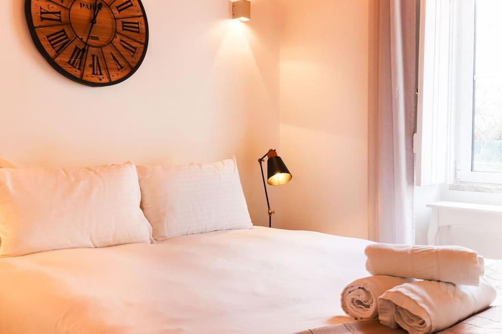 Vita Portucale ! Campo Ourique Design W/ Balcony Lisboa Ngoại thất bức ảnh