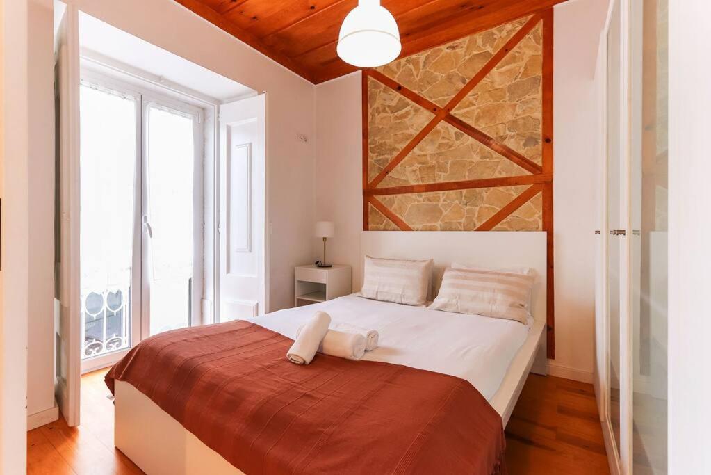 Vita Portucale ! Campo Ourique Design W/ Balcony Lisboa Ngoại thất bức ảnh