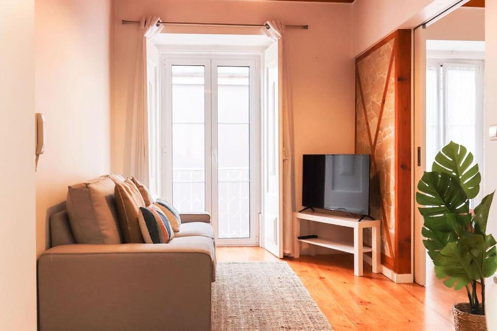 Vita Portucale ! Campo Ourique Design W/ Balcony Lisboa Ngoại thất bức ảnh