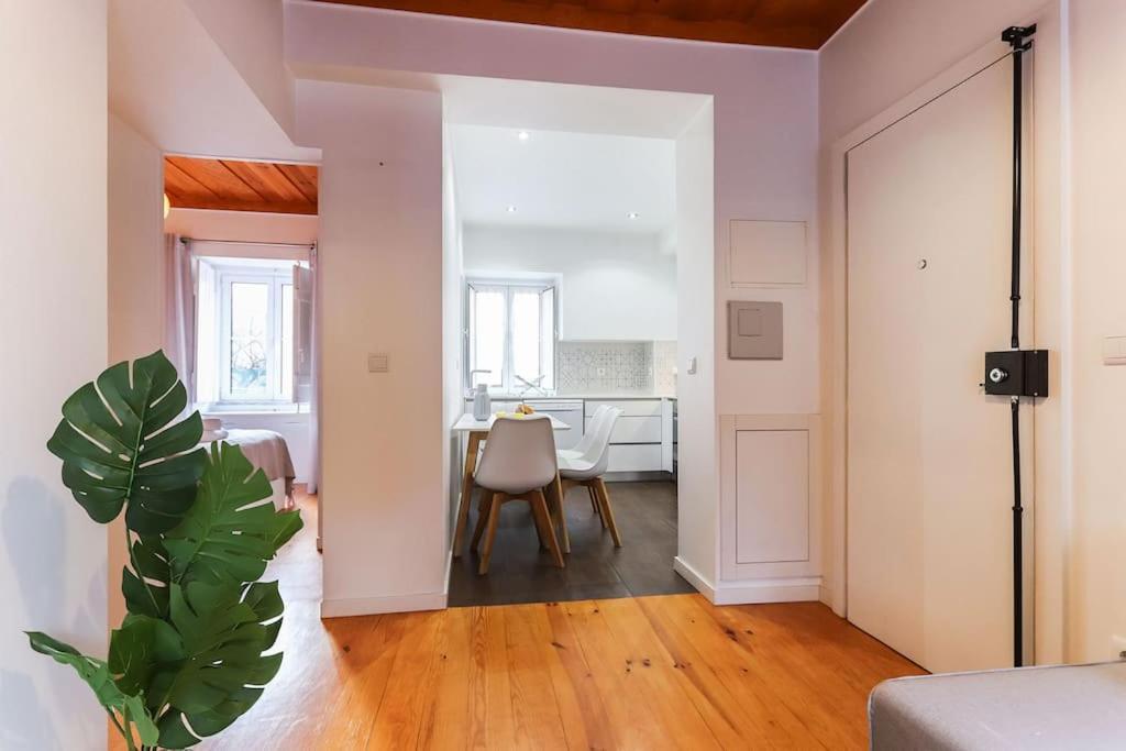 Vita Portucale ! Campo Ourique Design W/ Balcony Lisboa Ngoại thất bức ảnh