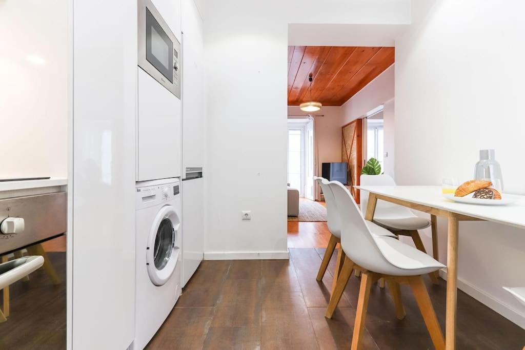 Vita Portucale ! Campo Ourique Design W/ Balcony Lisboa Ngoại thất bức ảnh