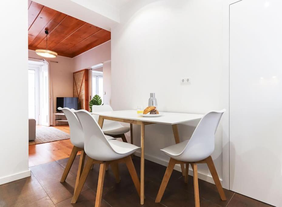 Vita Portucale ! Campo Ourique Design W/ Balcony Lisboa Ngoại thất bức ảnh
