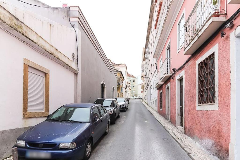 Vita Portucale ! Campo Ourique Design W/ Balcony Lisboa Ngoại thất bức ảnh