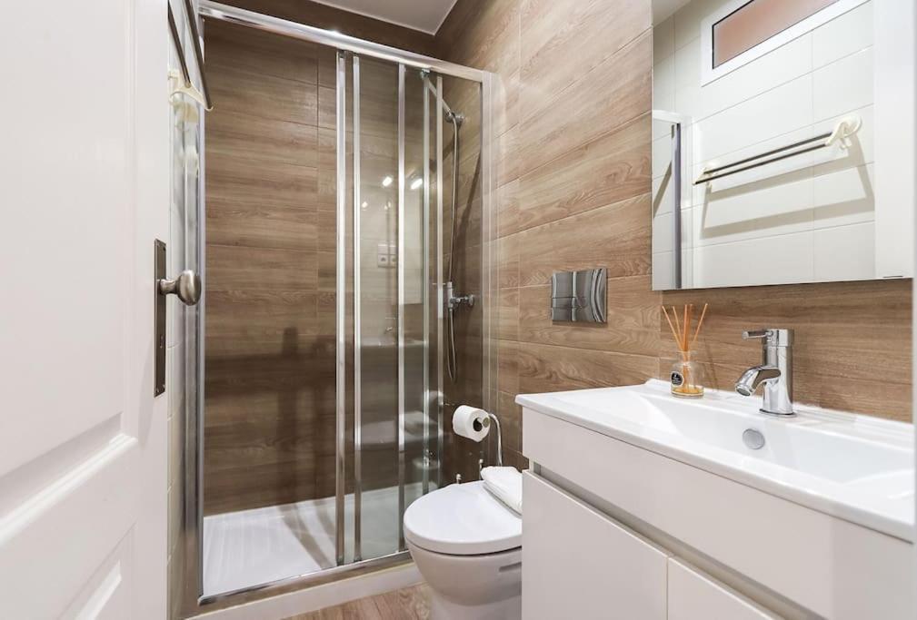 Vita Portucale ! Campo Ourique Design W/ Balcony Lisboa Ngoại thất bức ảnh
