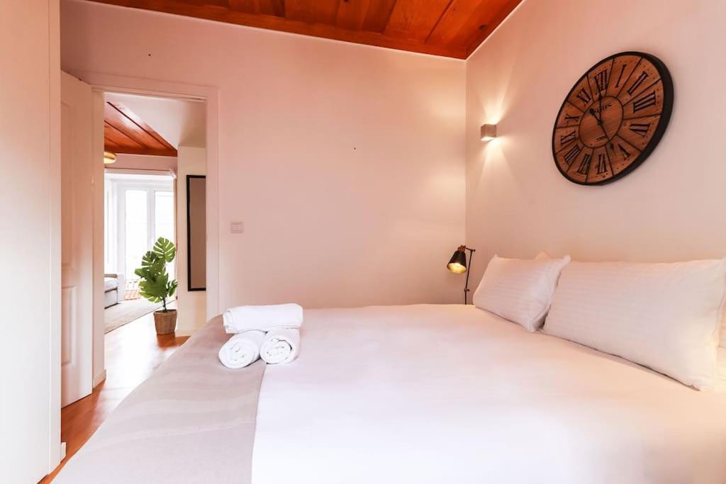 Vita Portucale ! Campo Ourique Design W/ Balcony Lisboa Ngoại thất bức ảnh